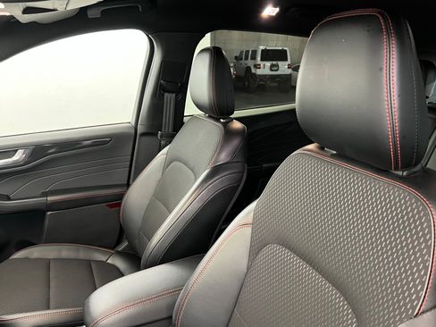 Used 2025 Ford Escape ST-Line image 17
