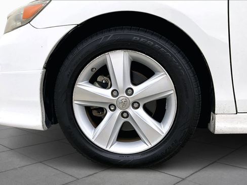 Used 2010 Toyota Camry SE image 9