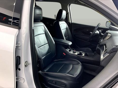Used 2020 GMC Terrain Denali w/ Denali Premium Package FWD image 9