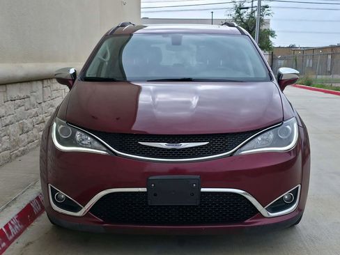 Used 2018 Chrysler Pacifica Limited FWD image 6