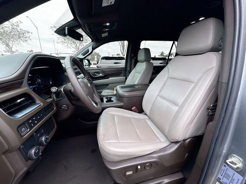 Used 2022 Chevrolet Suburban LT w/ Luxury Package image 22