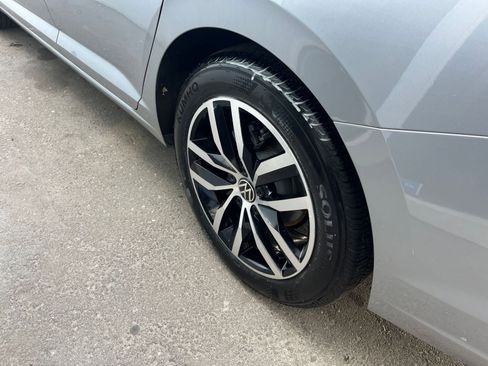 Used 2025 Volkswagen Jetta SE image 30