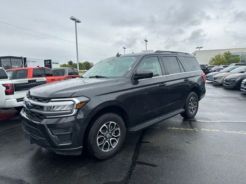 Used 2024 Ford Expedition XLT AWD/4WD image 5