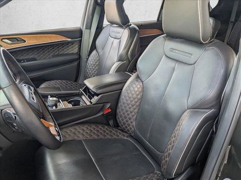 Used 2023 Jeep Grand Cherokee L Summit AWD/4WD image 17