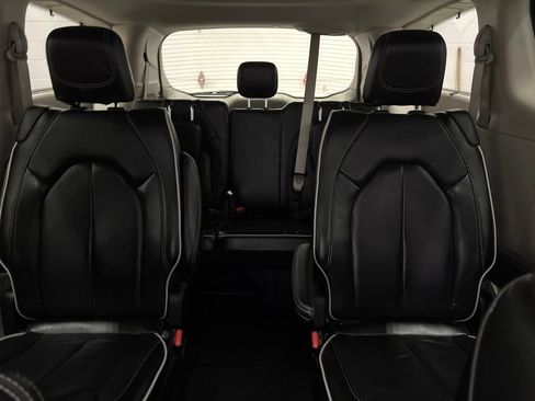 Used 2022 Chrysler Pacifica Limited AWD/4WD image 30