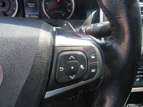 Used 2015 Toyota Camry SE FWD image 12