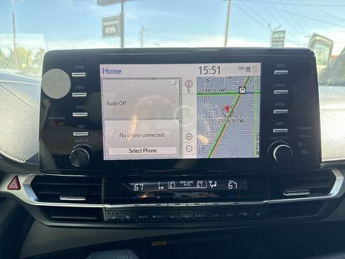 Used 2021 Toyota Sienna Limited image 37