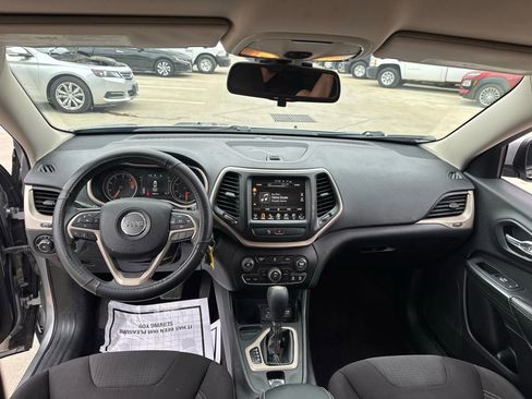 Used 2016 Jeep Cherokee Latitude w/ Safety/Convenience Group image 38