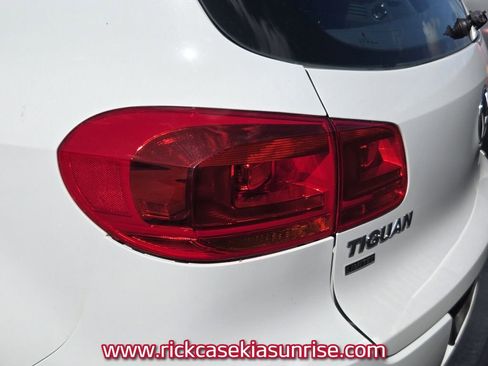 Used 2017 Volkswagen Tiguan Limited w/ Premium Package image 6