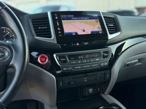 Used 2018 Honda Pilot Touring image 16
