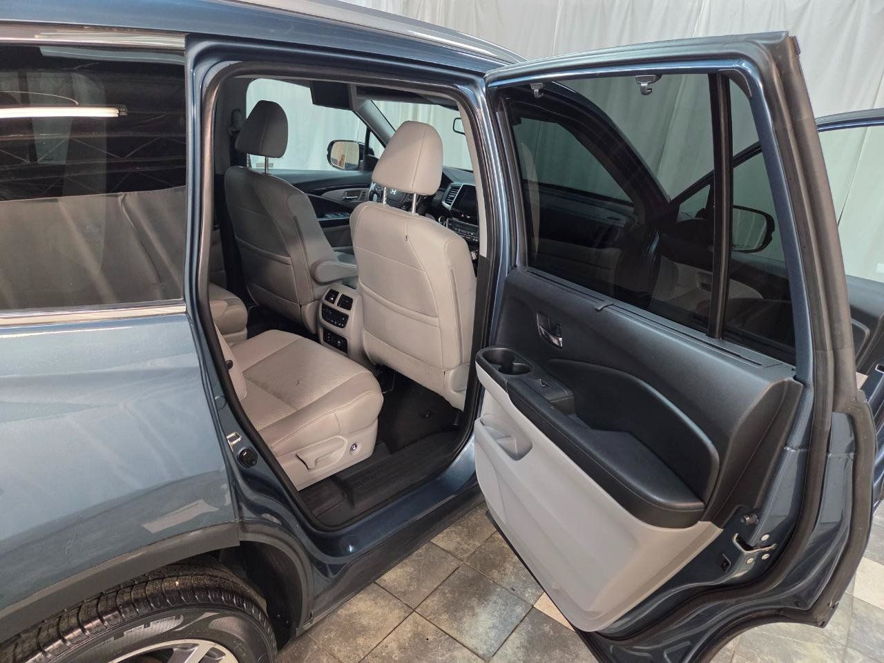 Used 2018 Honda Pilot Elite image 12