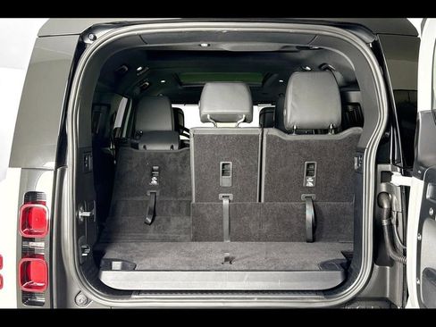 Used 2025 Land Rover Defender 130 S image 26