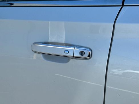 Used 2015 GMC Yukon XL Denali w/ Premium Package AWD/4WD image 18