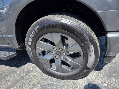 Used 2025 Ford F150 Lightning Flash image 13