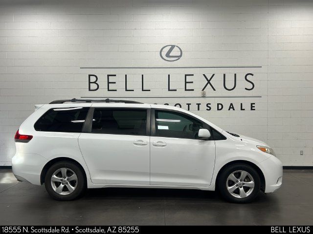 Used 2013 Toyota Sienna LE w/ Towing Pkg FWD image 3