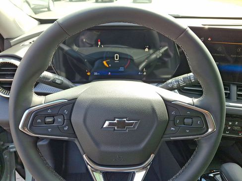 New 2026 Chevrolet Trax ACTIV w/ Sunroof Package FWD image 17
