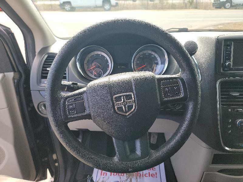 Used 2018 Dodge Grand Caravan SE w/ UConnect Hands-Free Group FWD image 11