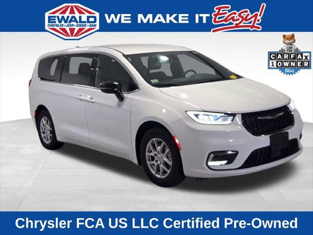 Certified 2025 Chrysler Pacifica Select FWD image 1