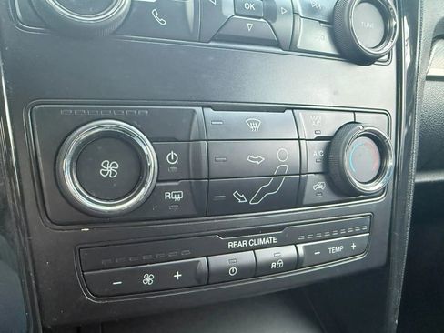 Used 2018 Ford Explorer XLT image 18