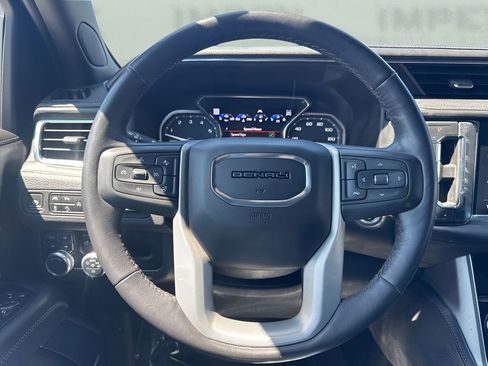 Used 2021 GMC Yukon XL Denali w/ Denali Premium Package AWD/4WD image 14