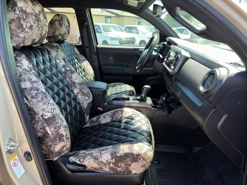 Used 2019 Toyota Tacoma TRD Off-Road AWD/4WD image 30