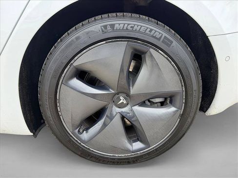 Used 2020 Tesla Model 3 Standard Range Plus RWD image 20