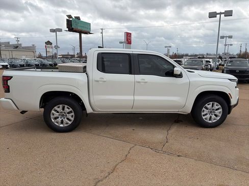 Certified 2022 Nissan Frontier SV image 5