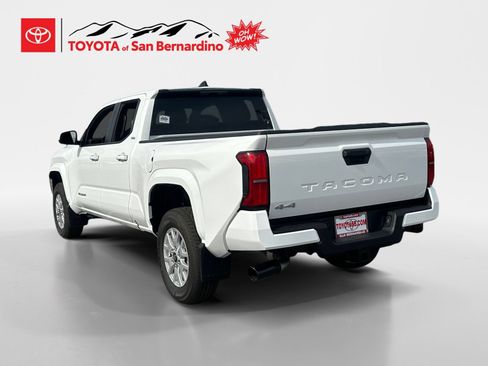 Certified 2025 Toyota Tacoma SR5 AWD/4WD image 3