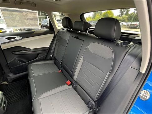 New 2025 Volkswagen Taos SE image 11