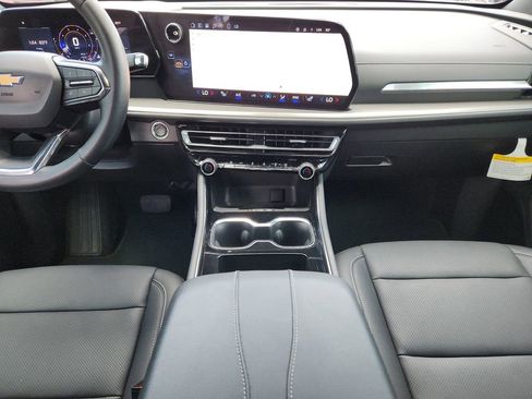 Used 2025 Chevrolet Traverse LT w/ Driver Confidence Package FWD image 14