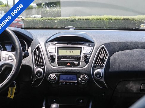 Used 2011 Hyundai Tucson Limited AWD/4WD image 17