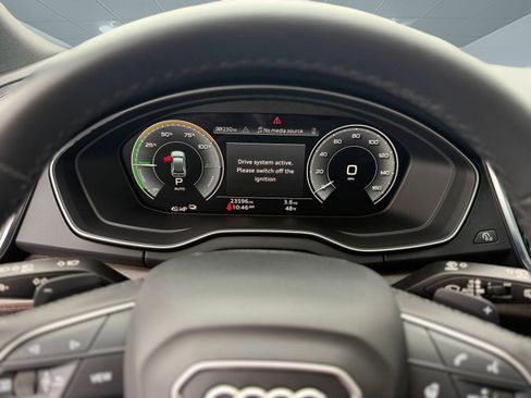 Used 2023 Audi Q5 e Premium w/ Convenience Package image 20