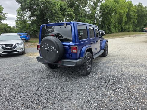 Used 2019 Jeep Wrangler Unlimited Sahara w/ Uconnect 4C Nav & Sound Group AWD/4WD image 17