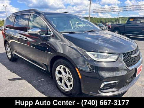 Used 2023 Chrysler Pacifica Limited FWD image 3
