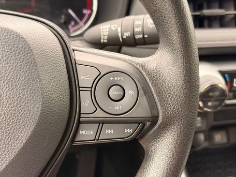 Used 2024 Toyota RAV4 XLE FWD image 27