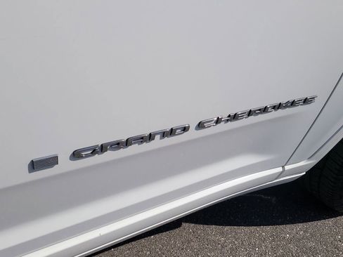 Certified 2022 Jeep Grand Cherokee L Overland w/ Luxury Tech Group IV image 6