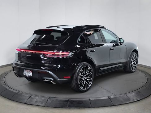 Certified 2025 Porsche Macan image 7