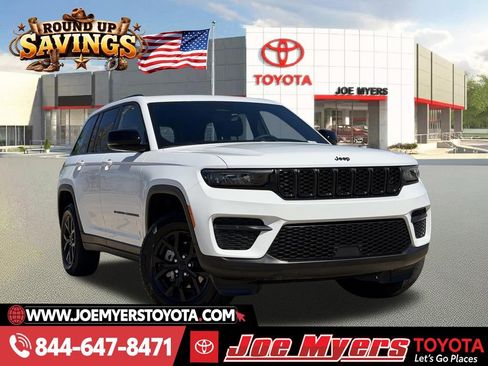 Used 2025 Jeep Grand Cherokee Altitude image 1