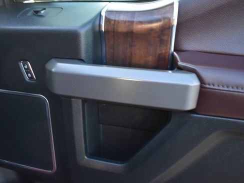 Used 2016 Ford F150 Platinum w/ Equipment Group 701A Luxury image 12