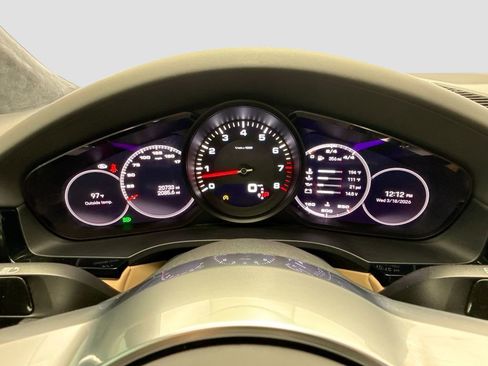 Used 2022 Porsche Cayenne Platinum Edition image 33