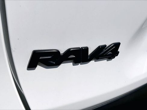 Used 2023 Toyota RAV4 LE AWD/4WD image 30