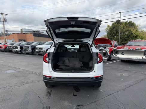 Used 2022 GMC Terrain SLT w/ Tech Package image 5