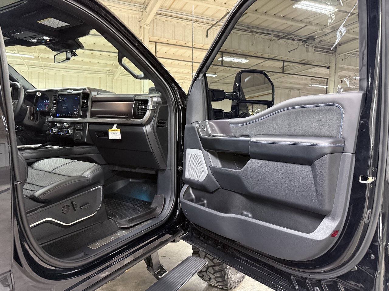 Used 2026 Ford F450 Platinum w/ FX4 Off-Road Package AWD/4WD image 71