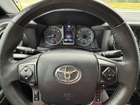 Used 2022 Toyota Tacoma TRD Off-Road w/ Black Out Package (TMS) AWD/4WD image 19