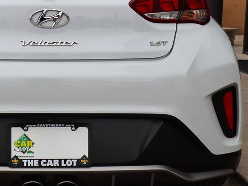Used 2019 Hyundai Veloster Turbo FWD image 20