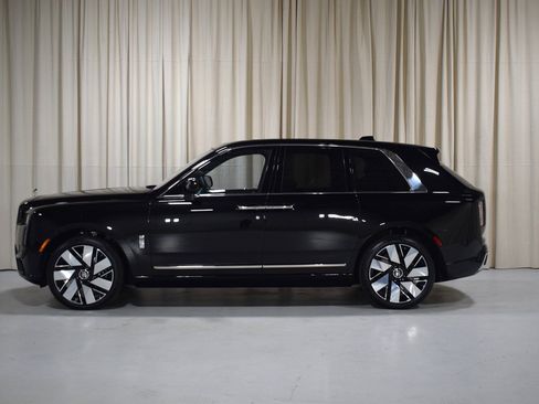 New 2026 Rolls-Royce Cullinan image 3