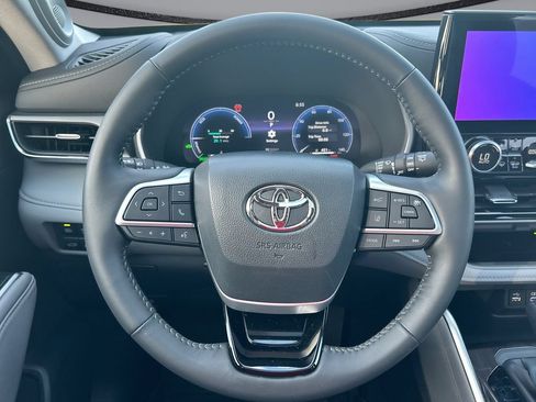 Certified 2026 Toyota Highlander Limited AWD/4WD image 15