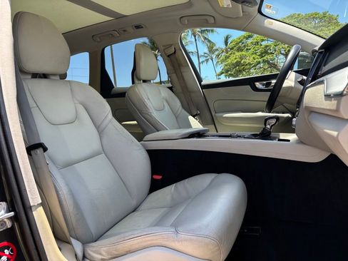 Used 2018 Volvo XC60 T6 Momentum w/ Convenience Package AWD/4WD image 9