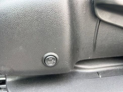 Used 2023 GMC Acadia SLE image 28