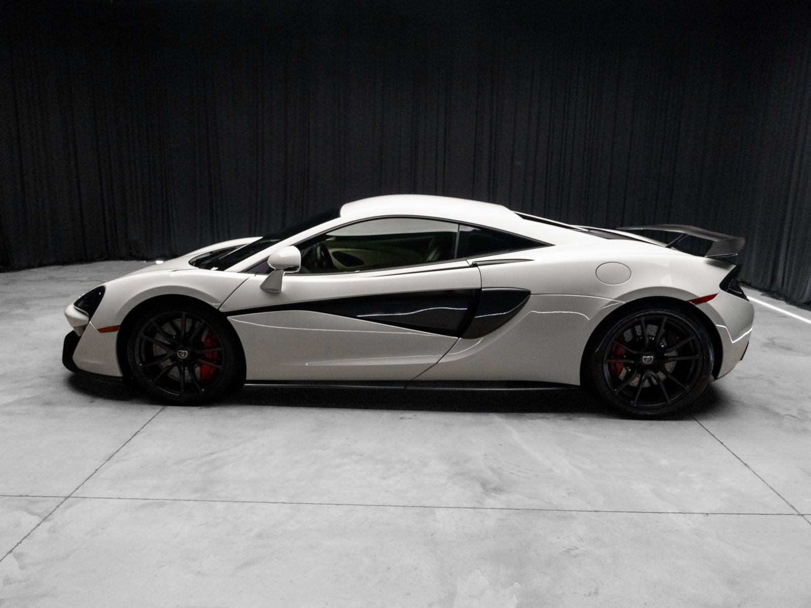 Used 2016 McLaren 570S Coupe RWD image 13
